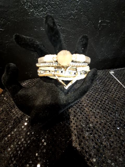 Heart, Rhinestones, & Crystals Bracelet, Ivory/Gold, 7.5"