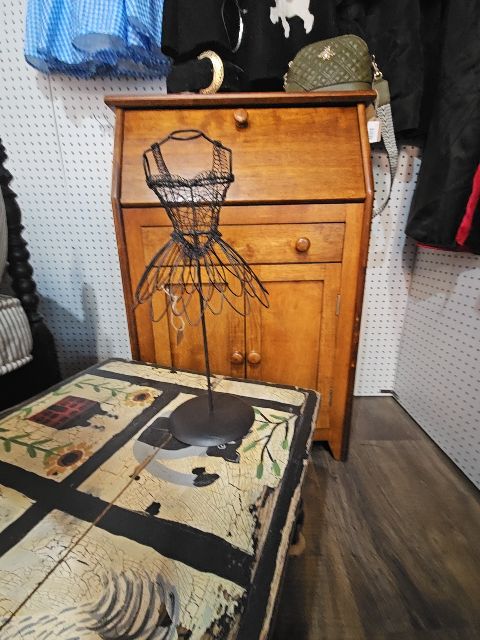 Black doll form stand