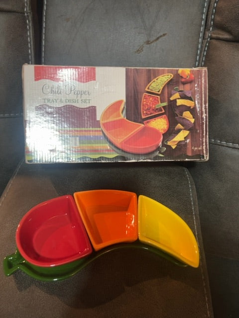 Chili pepper tray and dish set