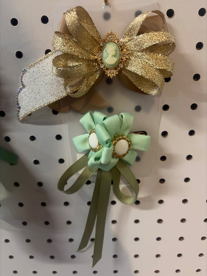 Bow and clip set
