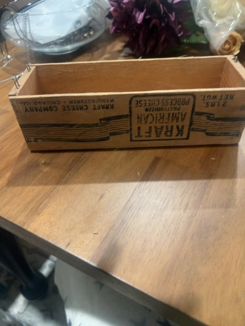 vintage 2-lb Kraft American Pasteurized Process Cheese wooden advertising box