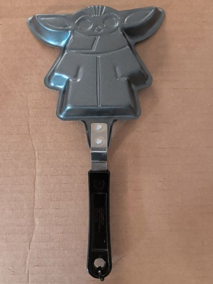 Frankford Candy ©2021 Star Wars Grogu (Baby Yoda) Pancake Pan/Skillet, 5" x 4" Mold