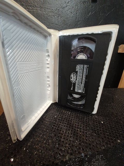 Disney Presents Aladdin and the King of Thieves Starring Robin Williams VHS Video