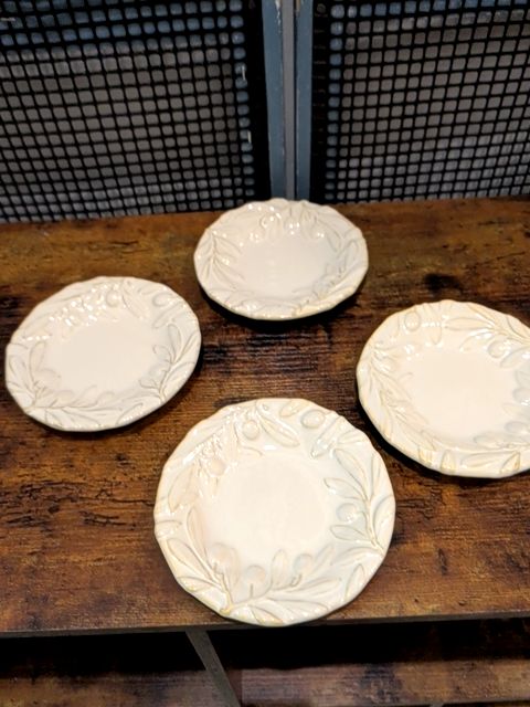 Set of 4 plates C.I Housewares