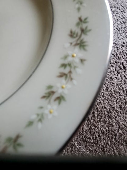 Lenox Daisy 3-tier tidbit tray