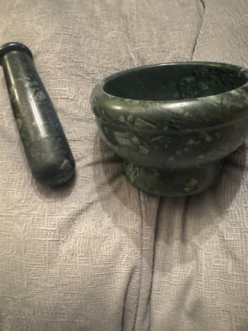Green marble motor and pestle
