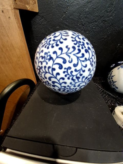 Wht w/Cobalt Blue Spiral Design  Carpet Ball, 4"