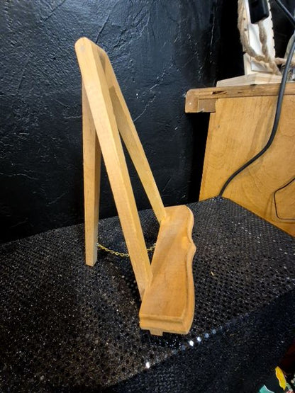 Muni Wooden Easel, 10"