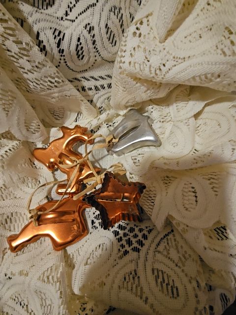 Cookie cutters on string