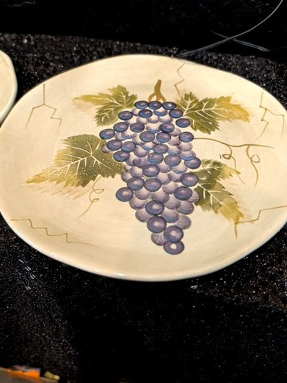 9" grape vine plate set of 2