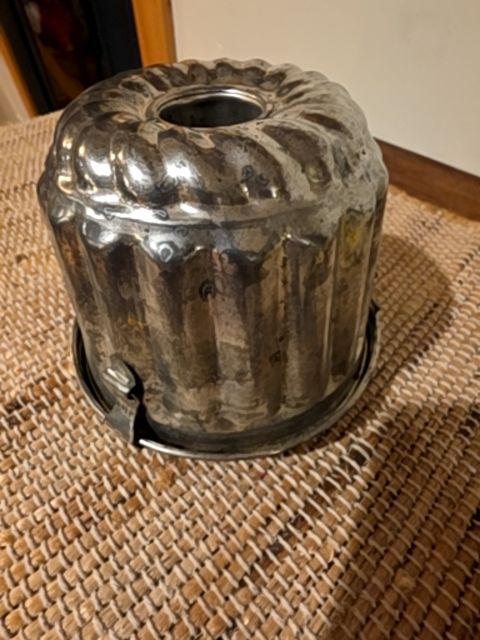 Antique jello mold, 6" dia