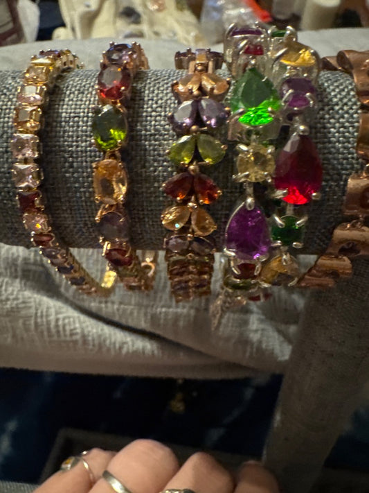 Jewel tones Unknown Multi jewel toned bracelet in gold tone metal, 7 to 8 inches