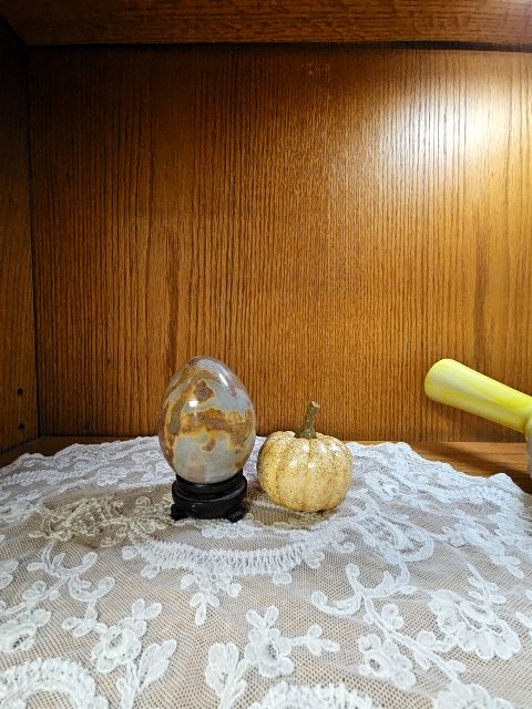 Chalcedony Egg with stand LR