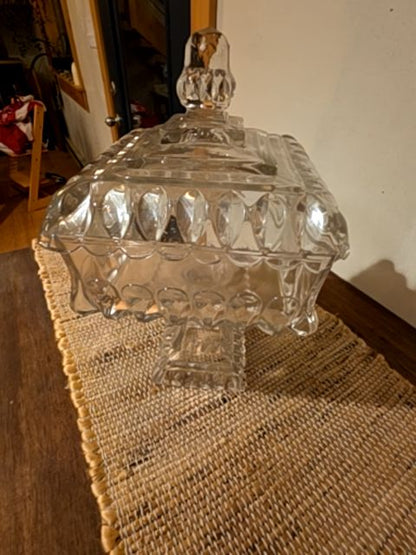 Pedistool candy dish with lid large, 7" x 7"