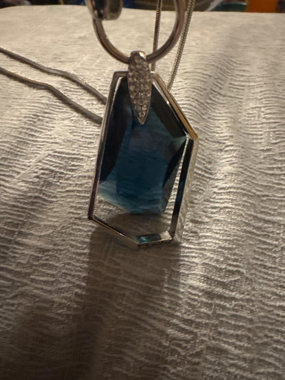LiYin Blue Glass Pendant Necklace