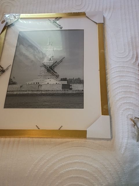 New gold frame 11" x 14.5"
