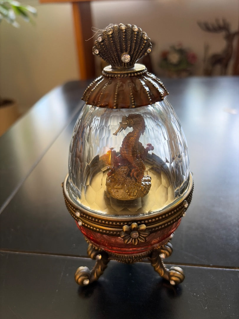 “Seahorse” crystal egg music box