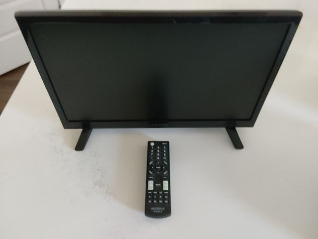 Black Ingraham 19 in flat panel TV, 19"
