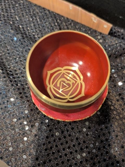 Chakra singing bowl