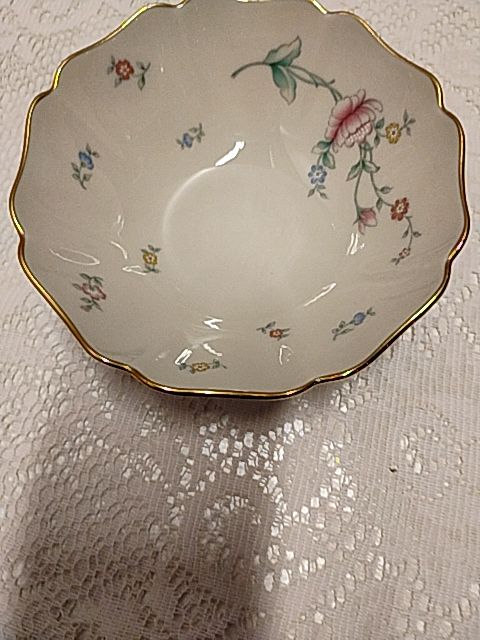 Off White with circle floral design Lenox Floral China Dish, Small