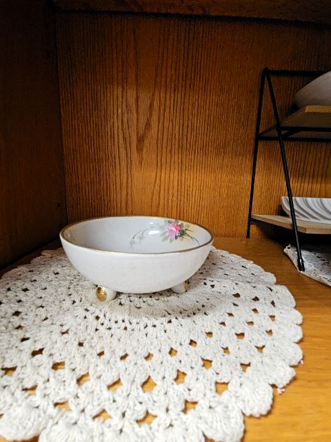 Vintage Nippon three toed bowl Hand painted lr