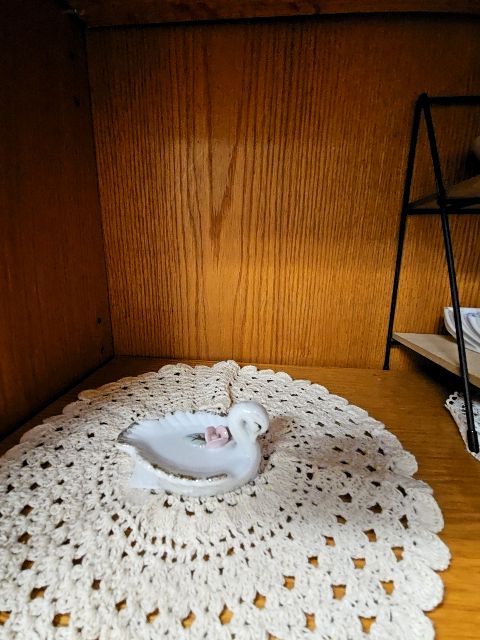 Vintage 1950's Swan porcelain dish LR