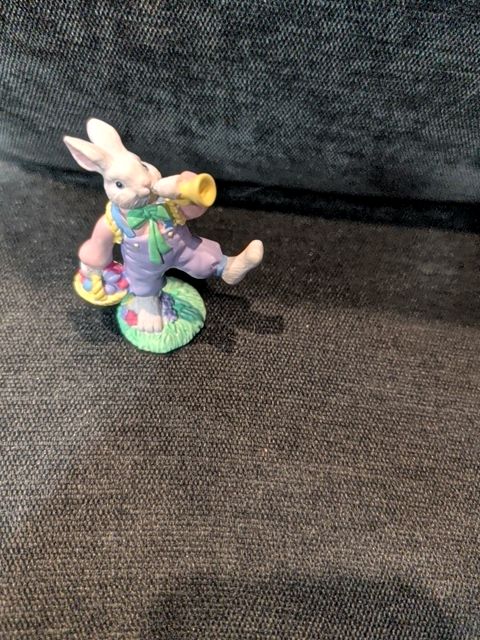 Bunny with trumpet