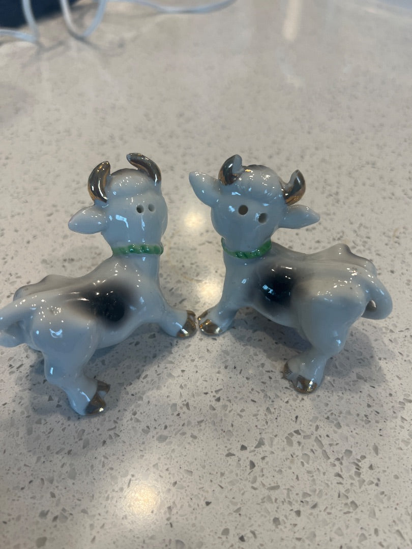 Vintage cow salt, and pepper shaker