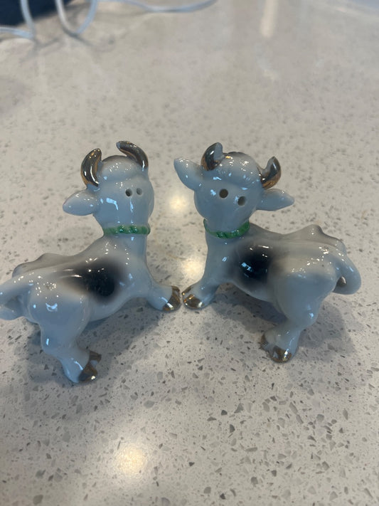 Vintage cow salt, and pepper shaker