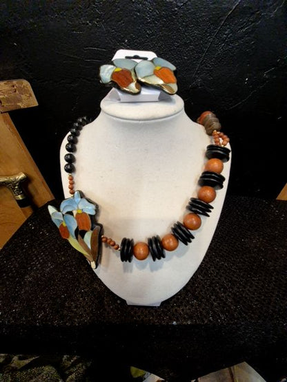 Beaded Necklace Lee Sands Mother of Pearl Inlay Flower with Earrings