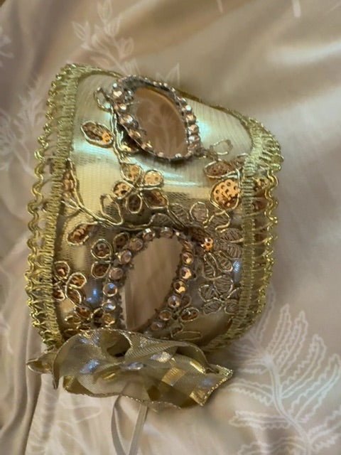 Masquerade gold mask