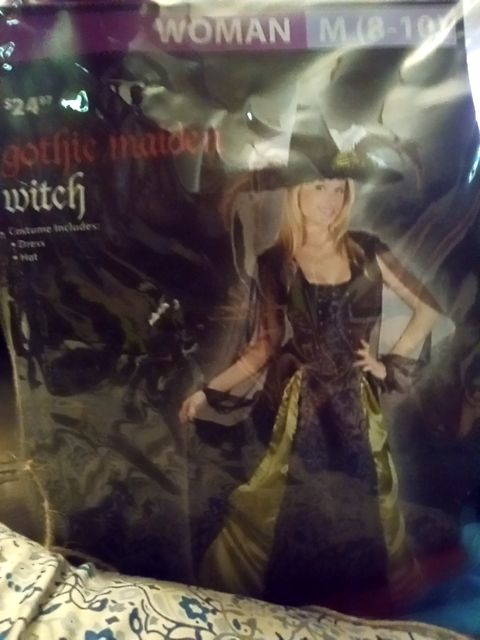 Gothic maiden costume, Women's