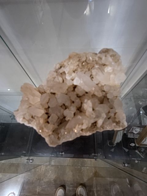 Quartz cluster