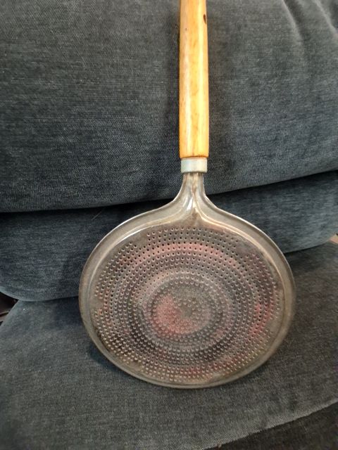 Vintage 8 inch Metal Heat Diffuser With Wooden Handle