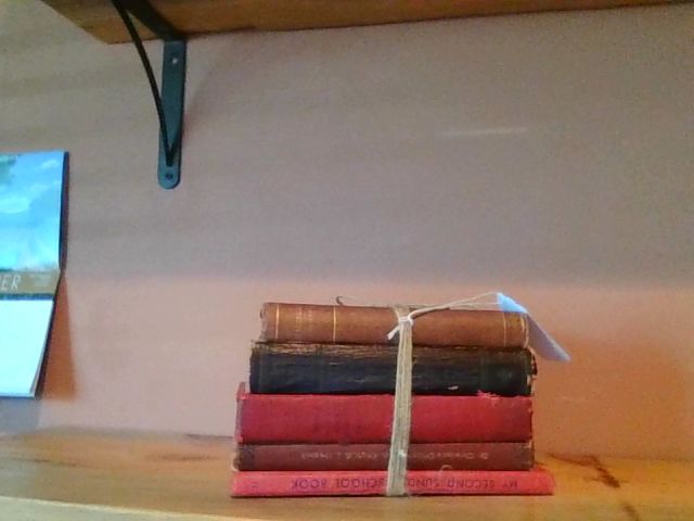 Home Decor Antique book stack red (5)