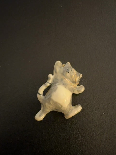 small cat brooch