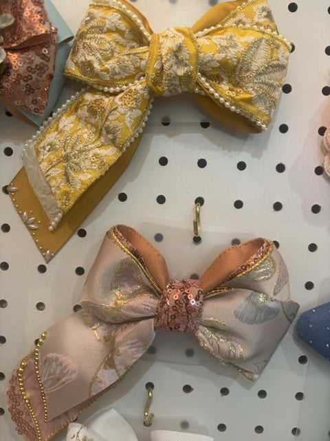 Fancy side bow