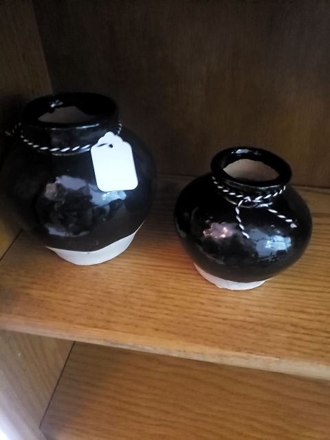 Two Vases - Black/White