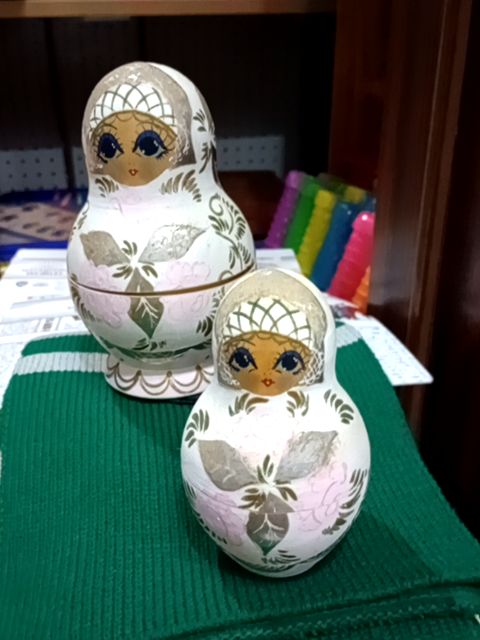 Matryoshka/Nesting dolls (2)vintage