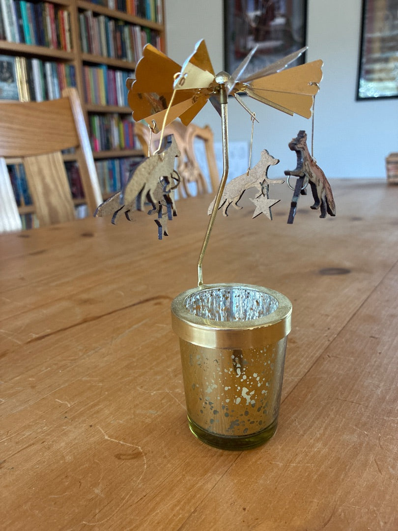 Foxes and stars rotating candle holder