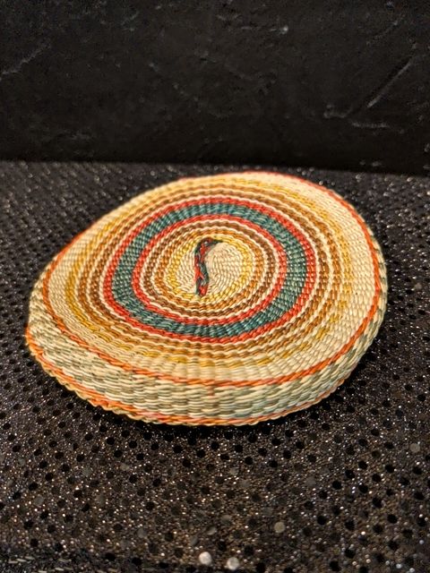 Weaved lid