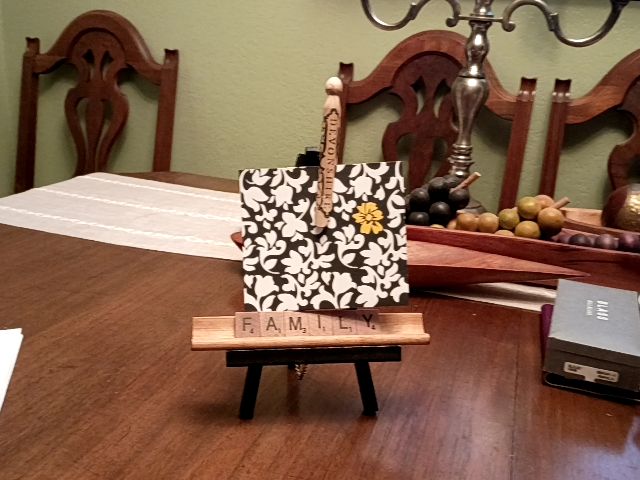 wood "Family" tripod photo stand