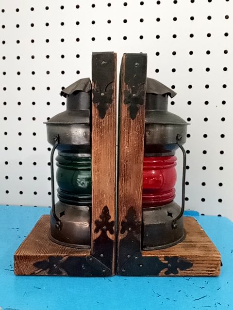 Red & green Unbranded Lantern bookends, Medium