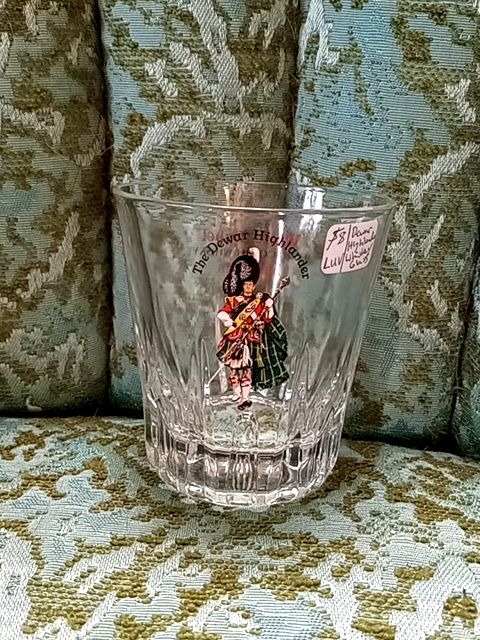 Dewar's Highlander whiskey glass
