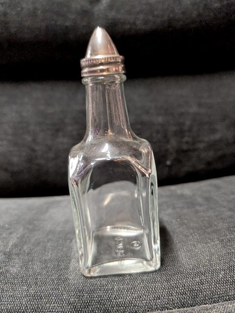 Oil holder