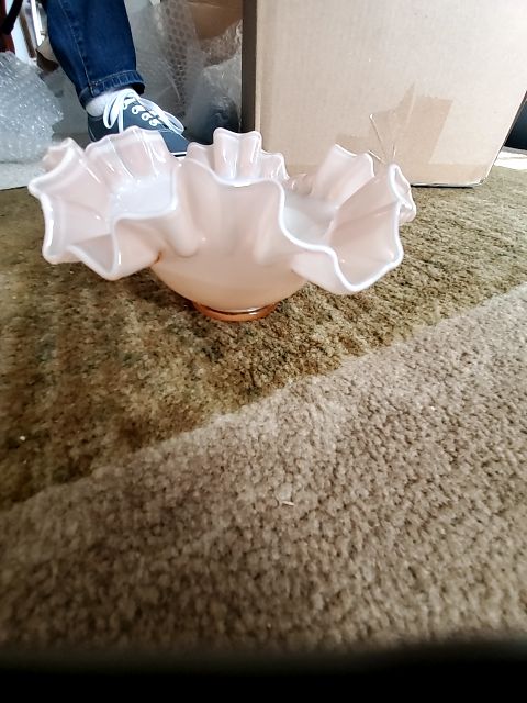 Fenton rose ruffle bowl