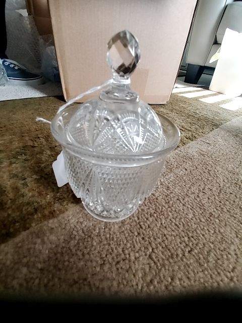 Pressed glass sugar bowl w/lid bowl