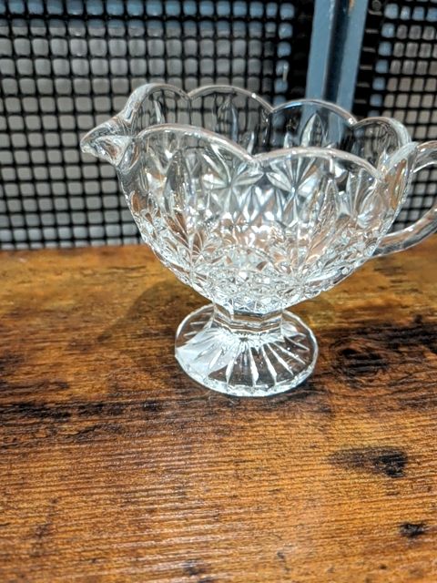 Crystal gravy dispenser Collectible