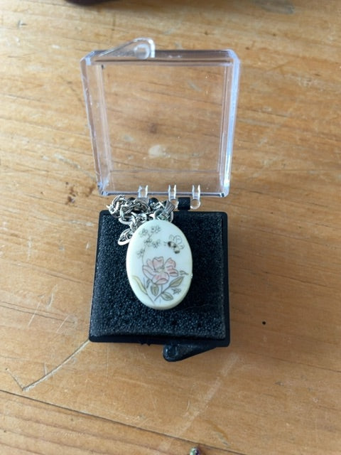 Bee and flower necklace