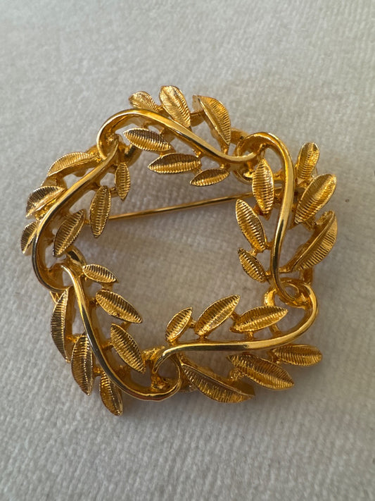 Circle, leaf, golden brooch
